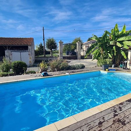 Gites De 2 A 11 Personnes Au Domaine D'Usson Echebrune Εξωτερικό φωτογραφία