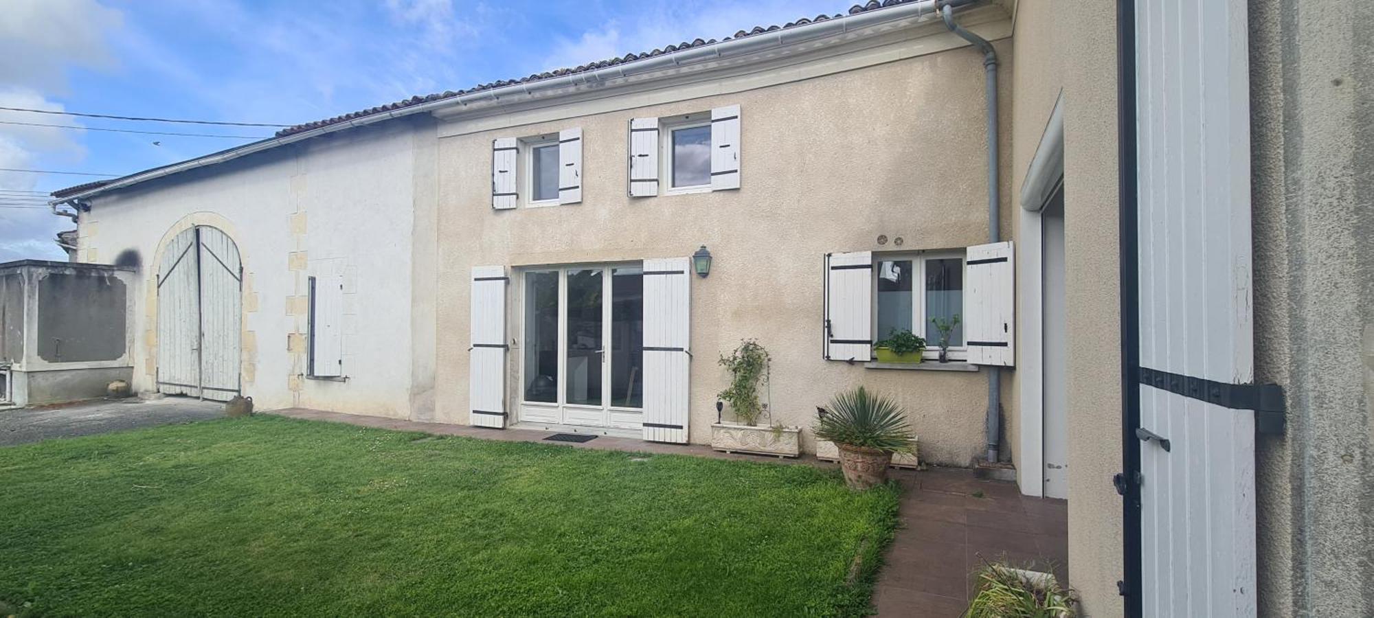 Gites De 2 A 11 Personnes Au Domaine D'Usson Echebrune Εξωτερικό φωτογραφία